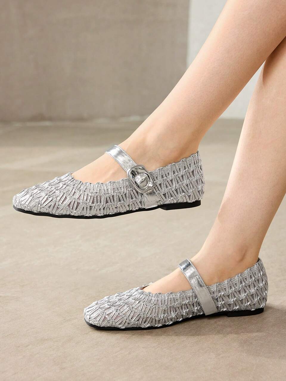 MOTF WOMEN WOVEN RAFFIA SQURE FLATS FALL SHOES