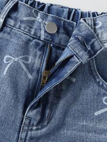 SHEIN Elladie kids 少女Y2K风格牛仔裤 - 复古浅色水洗牛仔布，蝴蝶结印花，宽松直筒版型，舒适柔软面料，街头风，宽松牛仔裤，Y2K阔腿牛仔裤，印花牛仔裤，秋冬款 - 淺色水洗藍 - 查看 6