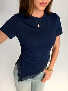 Firerie 女款極簡優雅休閒度假通勤修身T恤上衣，黑色短袖收腰不對稱下擺蕾絲飾邊，適合度假、海灘、假日穿搭 - 藏蓝色 - 查看 5