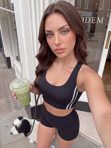 Gameset SHEIN Sport Bra Olahraga Modis dengan Bantalan yang Dapat Dilepas, Garis Samping Reflektif, Desain Belakang Silang, Pakaian Dalam Olahraga - Hitam - View 8