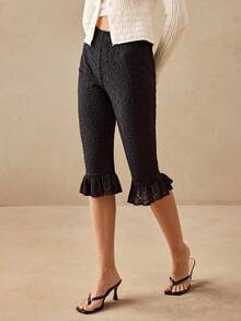 Willow Rêve Women's Black Fitted Lace Capris With Ruffle Hem, Romantic Elegant Flowy 1970s Boho Style Capri Pants For Date Night Brunch Tea Party And Vacation - Black - View 7