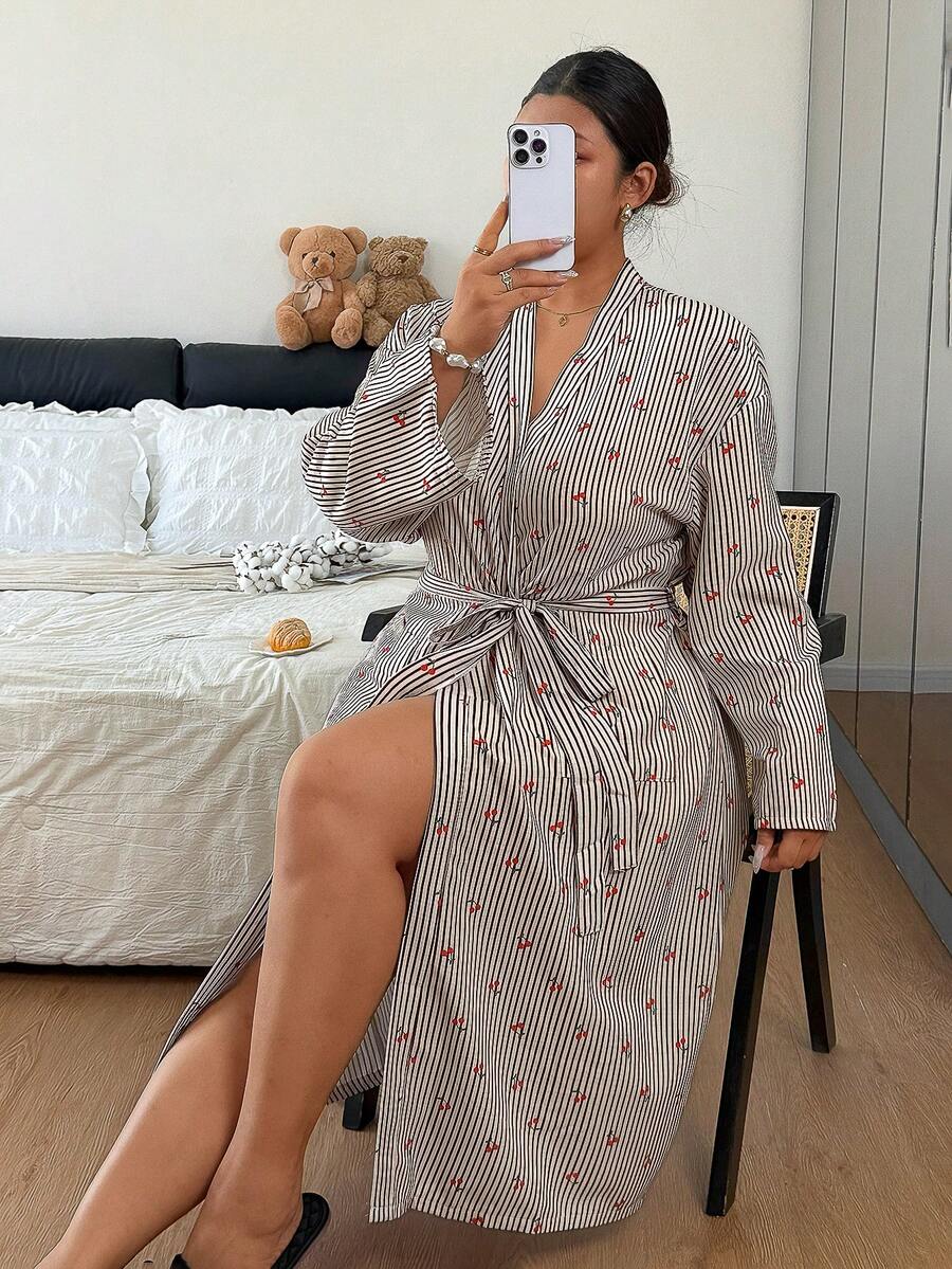 Napfluff CURVE Napfluff CURVE Jubah Panjang Ukuran Besar Motif Garis-garis Ceri, Ramah Kulit, Nyaman, Kasual, Lucu, dengan Dua Saku - Coffee Brown - View 1