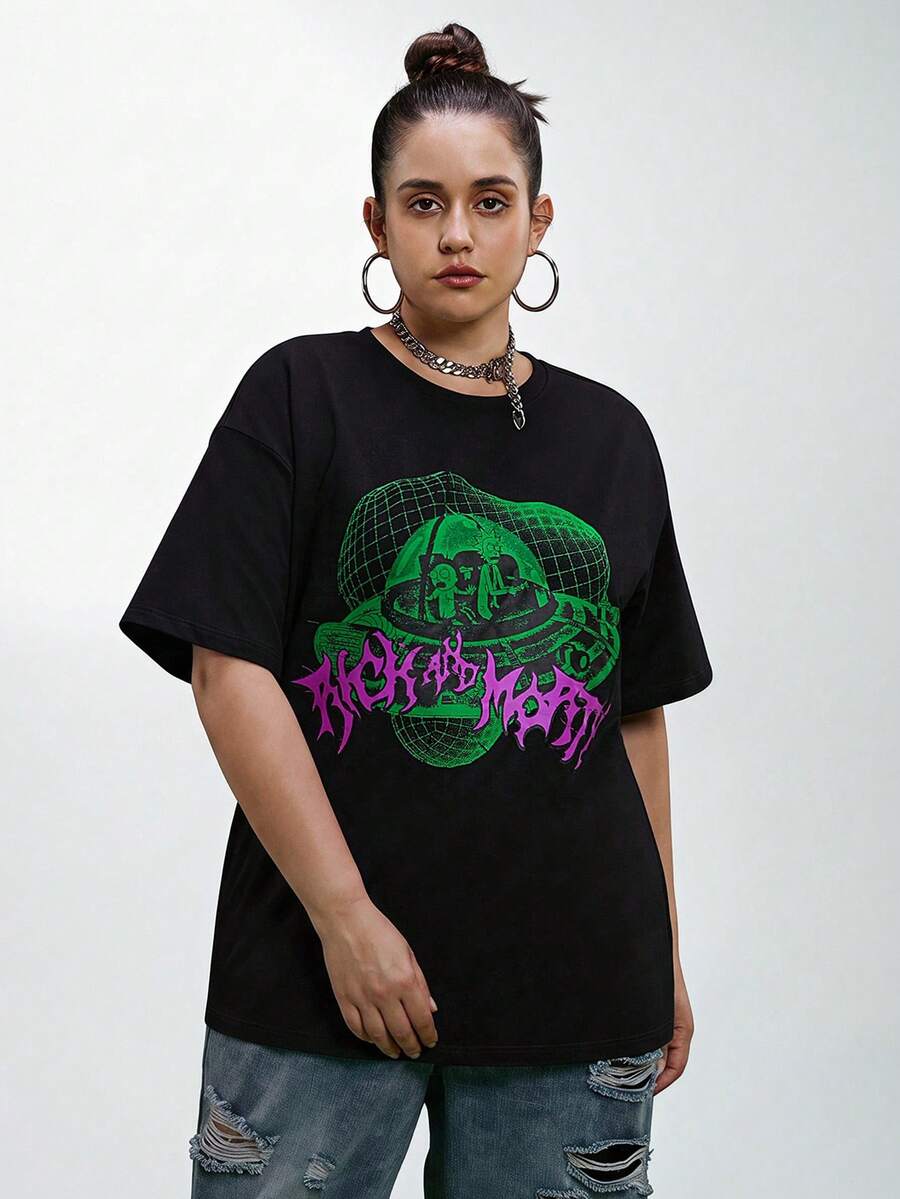 Rick and Morty X SHEIN 大码时尚字母与图形图案黑色针织宽松休闲棉质 T 恤,轻盈透气,适合夏季 - 黑色 - 查看 1