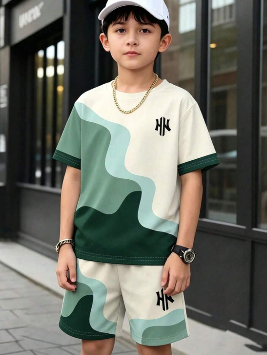 兒童 1 套男童夏季綠色與白色條紋短袖套裝,兒童休閒城市 2 件套,馬標誌 T 恤與短褲,適合小男孩 - 白色 - 查看 1