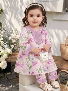 SHEIN 2件組女嬰傳統阿拉伯服飾 粉色可愛中東套裝 幼童紫色碎花套頭上衣與長褲 阿德哈節家庭穿搭 - 紫色 - 查看 1