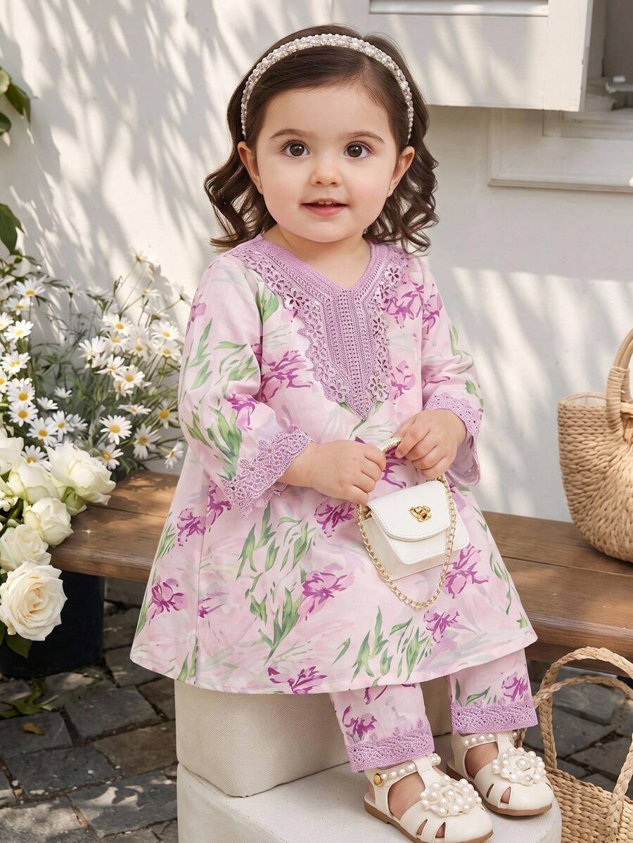 SHEIN 2件組女嬰傳統阿拉伯服飾 粉色可愛中東套裝 幼童紫色碎花套頭上衣與長褲 阿德哈節家庭穿搭 - 紫色 - 查看 1