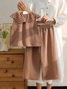 SHEIN Vintaside Kids 2件組少女甜美可愛公主風草莓印花無袖背心與配套長褲套裝，粉色條紋＋3D草莓刺繡＋荷葉領，吸睛設計，適合派對、家庭活動、日常穿著、返校季 - 棕色 - 查看 2