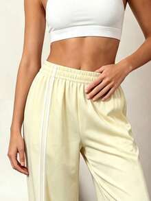 CourtClass CourtClass Pantalones deportivos de mujer con rayas, cintura elástica, pierna recta y ajuste holgado - Amarillo claro - Ver 5