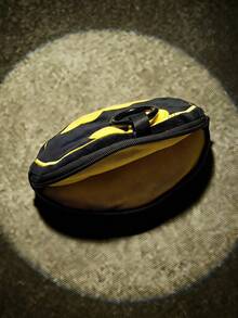 BATMAN X POKOJA LAND 1個聯名3D毛絨吊飾鑰匙圈，黑黃配色，橢圓形酷圖標設計，適用於包包、鑰匙、書包，適合青少年與成人，生日或週年紀念的獨特禮物 - 黑色 - 查看 5