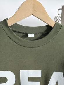 SHEIN 青少年男孩字母印花短袖T恤與長褲休閒日常2件套 - 綠色 - 查看 4