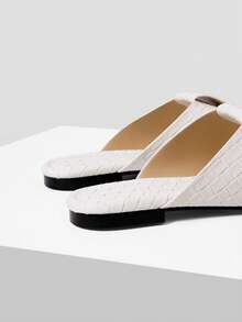 MOTF PREMIUM BEIGE LEATHER ROUND TOE CASUAL SIMPLE COMMUTER WOMEN'S FLAT SANDALS - Beige 1 - View 7