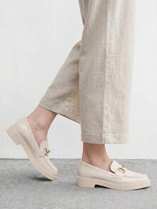 CUCCOO BIZCHIC Off-White 女款舒適通勤平底樂福鞋，適合戶外度假、購物、上班，日常百搭厚底平底女鞋 - 米白色 - 查看 6