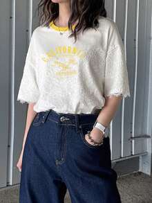 FRIFUL 女款蕾絲拼接字母印花休閒街頭風優雅日常穿搭T恤圖案短袖上衣 白色夏季城市度假旅行 - 白色 - 查看 5