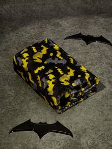 Batman X PETSIN 1件黃黑蝙蝠印花寵物毯，黑色邊緣設計，親膚柔軟絨毛面料，可雙面使用且可水洗，適合貓狗作為寵物毛巾或沙發套，適用於沙發、床鋪、籠子或旅行 - 黑色 - 查看 3