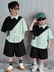 SHEIN Little Byeori 两件套儿童男童休闲日常舒适拼接撞色 Polo 领二合一短袖开衫衬衫和纯色梭织短裤套装 - 彩色 - 查看 2