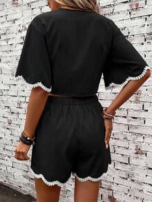 SHEIN Clasi 女士撞色荷叶边优雅度假短裤套装 - 黑色 - 查看 2