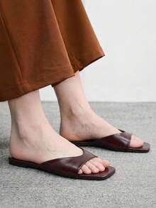 CUCCOO BIZCHIC 女款簡約休閒大方平底拖鞋 - 咖啡 - 查看 3