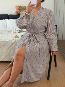 Napfluff CURVE Napfluff CURVE Jubah Panjang Ukuran Besar Motif Garis-garis Ceri, Ramah Kulit, Nyaman, Kasual, Lucu, dengan Dua Saku - Coffee Brown - View 3