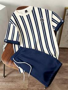 Manfinity Joysei Conjunto de camiseta casual a rayas azul & blanco y pantalones cortos con cintura de cordón para hombre de talla grande - Azul - Ver 1