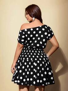 Viva Relle Gaun Resort Seksi Polkadot Ukuran Plus dengan Bahu Terbuka - Hitam - View 2