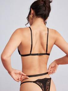 Elorette 3件組內衣套裝（無鋼圈胸罩 + 丁字褲 + 附腿帶吊襪帶） - 黑色 - 查看 8