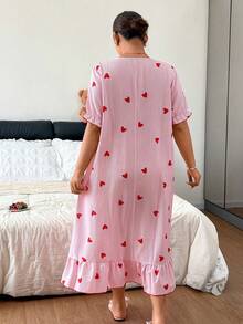 Napfluff CURVE Napfluff CURVE 大尺碼女款可愛慵懶舒適方領刺繡蕾絲拼接粉色愛心印花睡裙 夏季夜用 - 粉色 - 查看 2