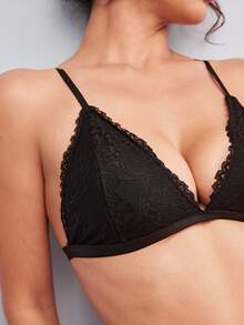 Elorette 3件組內衣套裝（無鋼圈胸罩 + 丁字褲 + 附腿帶吊襪帶） - 黑色 - 查看 7