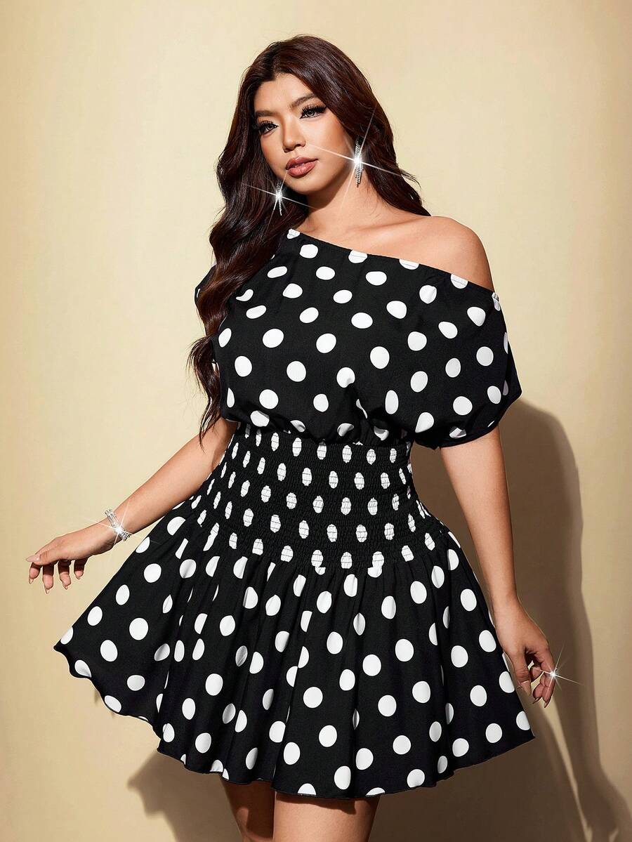 Viva Relle Gaun Resort Seksi Polkadot Ukuran Plus dengan Bahu Terbuka - Hitam - View 1