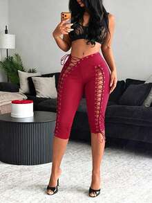 SHEIN BamGlam 2026春季女款新款性感露背細肩帶設計七吋座褲，街頭時尚俏皮風 - 酒紅色 - 查看 1