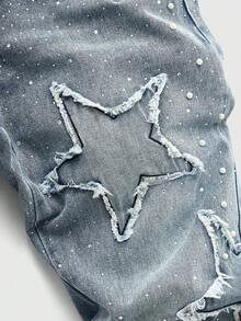 ROMWE MEN Jeans de mezclilla lavada con capas, estilo callejero para hombre, con parches de estrellas, bordados, decorados con strass brillantes y perlas - Lavado ligero - Ver 2