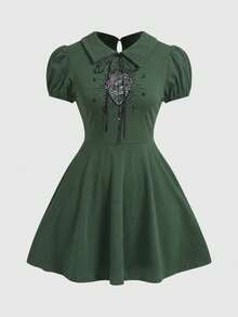 ROMWE Dark Gothic Red Heart Embroidered Pattern Plus Size Women's Short Dress - Green - View 1