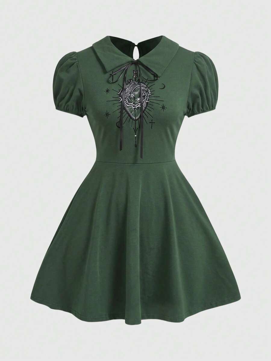 ROMWE Dark Gothic Red Heart Embroidered Pattern Plus Size Women's Short Dress - Green - View 1