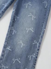 SHEIN Elladie kids 少女Y2K风格牛仔裤 - 复古浅色水洗牛仔布，蝴蝶结印花，宽松直筒版型，舒适柔软面料，街头风，宽松牛仔裤，Y2K阔腿牛仔裤，印花牛仔裤，秋冬款 - 淺色水洗藍 - 查看 4