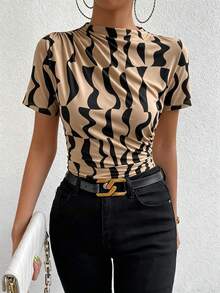 RosyDaze Women's Geometric Print Pleated Short Sleeve Casual T-Shirt - Khaki - View 4