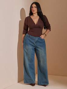 SHEIN BAE CURVE 大尺碼女款純色深V領抓皺修身百搭休閒日常T恤 - 棕色 - 查看 4