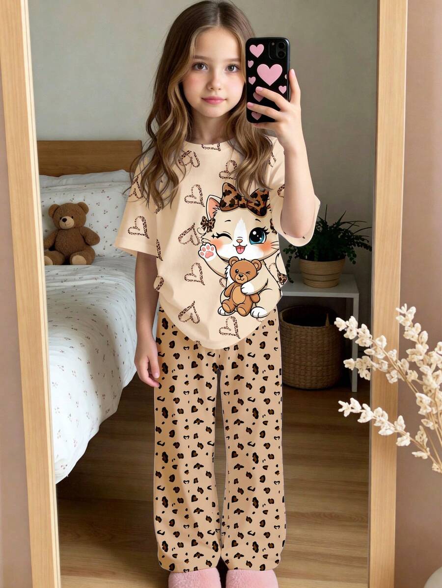 可愛甜美美拉德色心形豹紋與卡通小貓印花,年輕女孩休閒極簡修身圓領短袖長褲家居服,適合夏季 - 彩色 - 查看 1