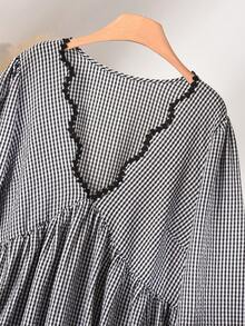 CosyJoli 大尺碼女款格紋長袖襯衫，1950年代復古服飾，對比色蕾絲飾邊秋季外套，度假風黑白上衣 - 黑與白 - 查看 4
