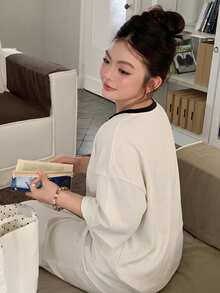 Dazy Plus 女款寬鬆對比飾邊條紋波浪下擺短袖T恤，夏季大尺碼休閒外出上衣 - 米色 - 查看 2