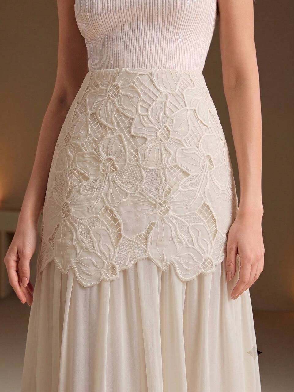 Anewsta Graceful Women's White Maxi Dress With Exquisite Scalloped Lace Bodice And Soft Pleated Hem