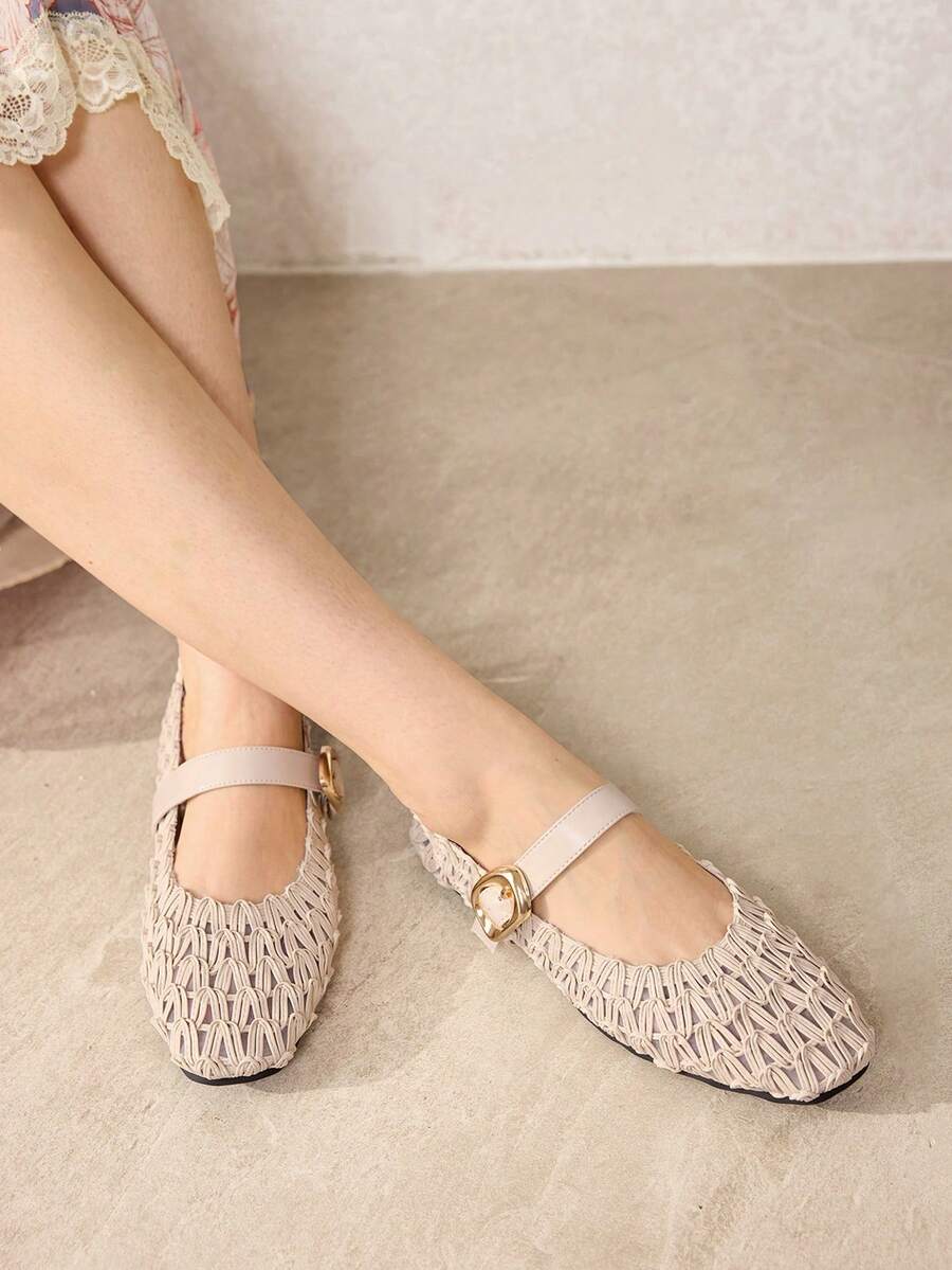 MOTF WOMEN WOVEN RAFFIA SQURE FLATS - Beige - View 2