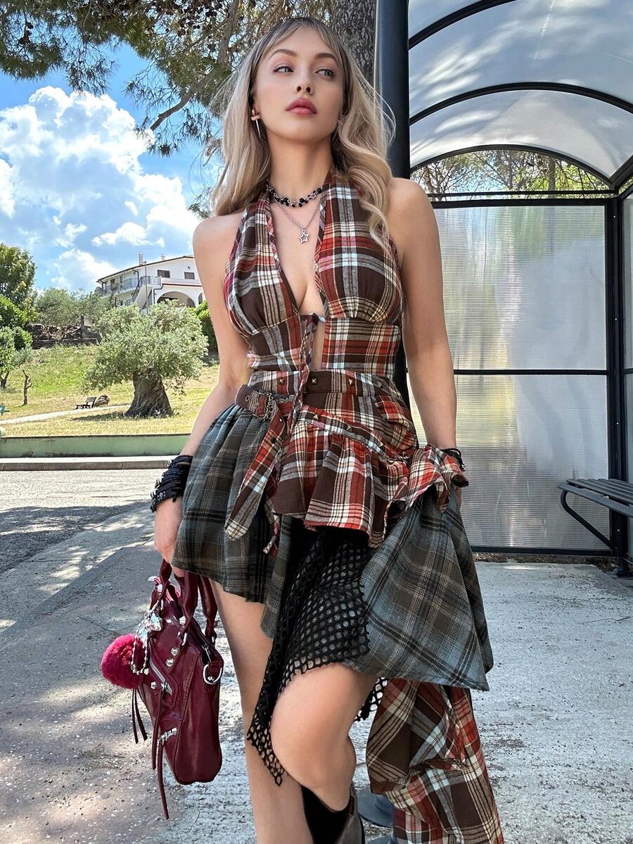 J-Fashion ROMWE X Lorella 女款學院風休閒龐克街頭風撞色格紋魚網布拼接前綁帶假腰帶不對稱下擺露背掛脖洋裝 - 棕色 - 查看 1