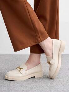 CUCCOO BIZCHIC Off-White 女款舒適通勤平底樂福鞋，適合戶外度假、購物、上班，日常百搭厚底平底女鞋 - 米白色 - 查看 3