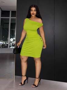 Slaydiva Summer New Elegant & Graceful Slim Fit Matcha Green Asymmetrical Shoulder Ruched Waist Metal Buckle Decor Bodycon Stretch Knit Fabric Women Plus Size Short Dress For Wedding, Friends Gathering, Elegant Party, Cocktail Party, Birthday Party, Date, Afternoon Tea, Brunch, Holiday, Girls Dinner, Vacation And More - Limelight Green - View 2