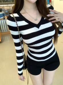 DAZY Women's V-Neck Striped Long Sleeve Korean Style Autumn/Winter Sweater - Black and White - View 6