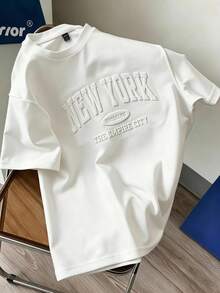 Manfinity Joysei 男士「NEW YORK」3D 壓紋字母白色短袖 T 恤，適合休閒日常穿著，極簡時尚 - 白色 - 查看 4