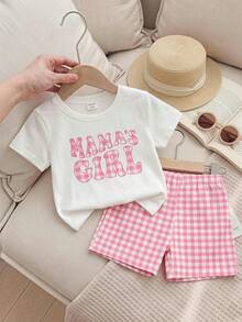 Souflis Souflis 1 Set Baby Girls Fashion Sweet Cute Plaid "MAMA'S GIRL" Letter Print Short Sleeve Round Neck T-Shirt And Plaid Shorts Set, Suitable For Casual And Outing Wear, Summer Outfits - Multicolor - View 1