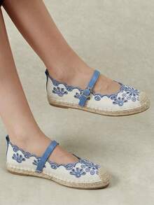 Styleloop Fashion Blue Embroidery Hollow Building Color Hemp Rope Bottom Women's Flat Sole Shoes Comfortable And Breathable Commuting Suitable For Outdoor Vacat - Blue - View 4