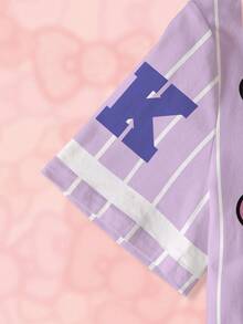 HELLO KITTY AND FRIENDS | SHEIN تي شيرت بياقة طاقم وأكمام قصيرة بطبعة مخططة ونقشة كرتونية للبنات المراهقات - أبيض - مشاهدة 5
