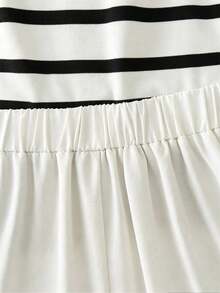 GlowEve CURVE Randigt camisole-topp och shorts i 2-delat avslappnat set för kvinnor i plus size - Svart och Vitt - Visa 5