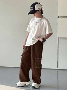SHEIN 1件套男童休闲运动学院风文艺复古风黑色直筒裤，带工作口袋和撞色线条装饰，适合儿童、幼儿男童返校季穿着，适合生日派对、晚宴、演出、婚礼、洗礼、开幕式、日常穿着，适合上学、度假、旅行、运动，适合春夏季节穿着。 - 棕色 - 查看 2
